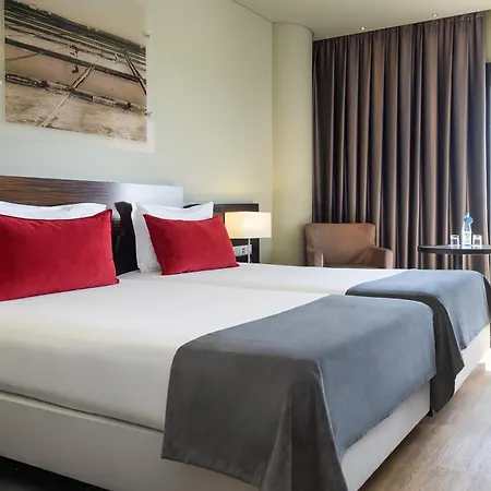 Отель Melia Ria & 4*